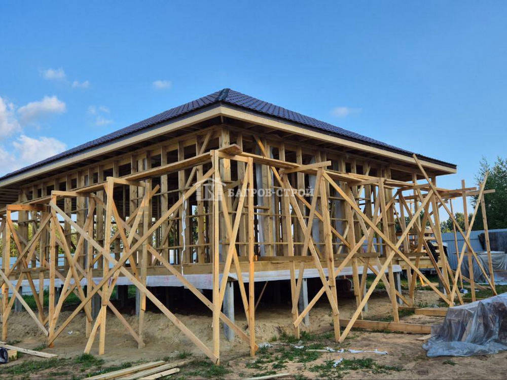 Каркасный дом 10х10 с террасой 2х7м и внутренней 3х3м, Ярославская обл., Некрасовский р-н.